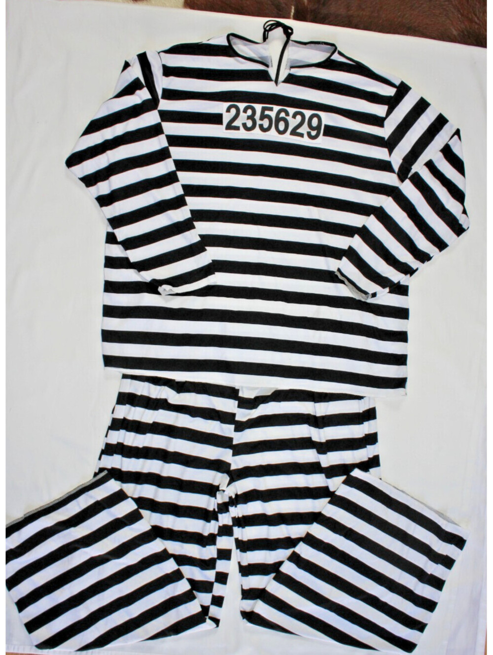 Halloween Costumes.com Convict Prisoner Inmate Sz 2X Black White 2Pc Set